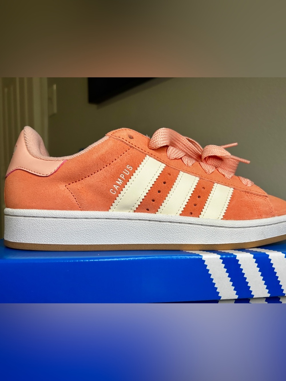 Adidas Campus 00s Peach and White. 10. 
Brand New In Box
